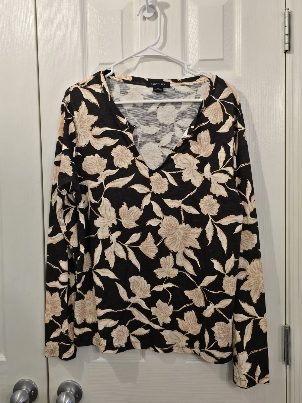 NWT Sanctuary Black Floral V-Neck Long Sleeve Top with Cream Blooms - XL